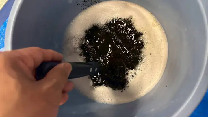 エアコン洗浄で出た汚れた洗浄水